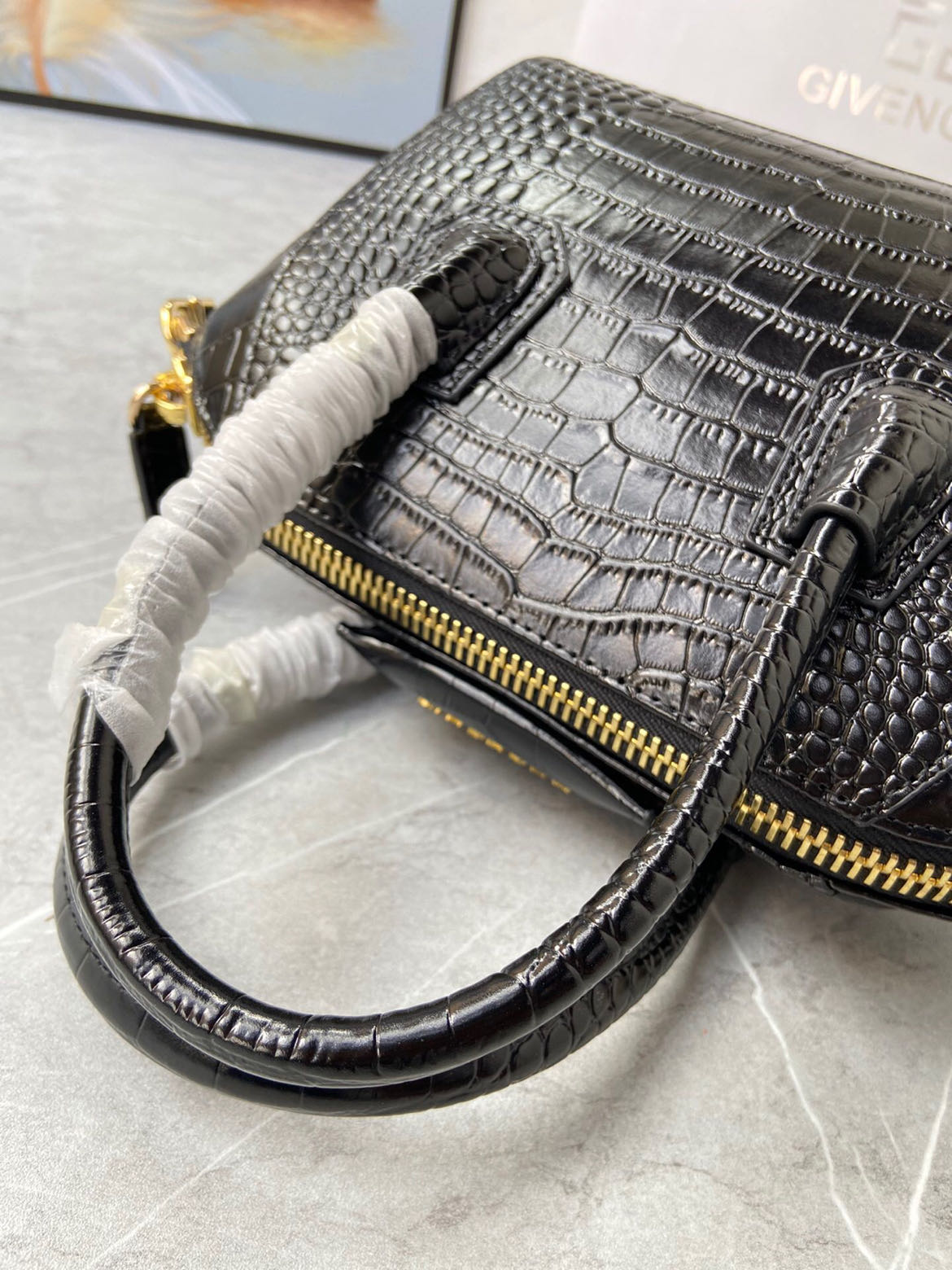 GIVENCHY Antigona Bag Black Crocodile LM022032042 20-33cm