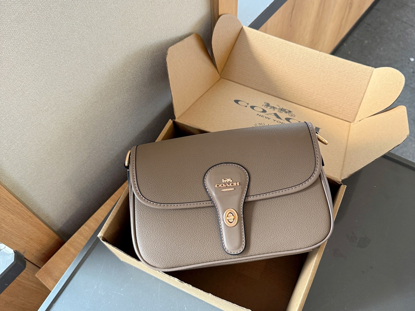 Coach Hadley Bag 006 DB571 24cm