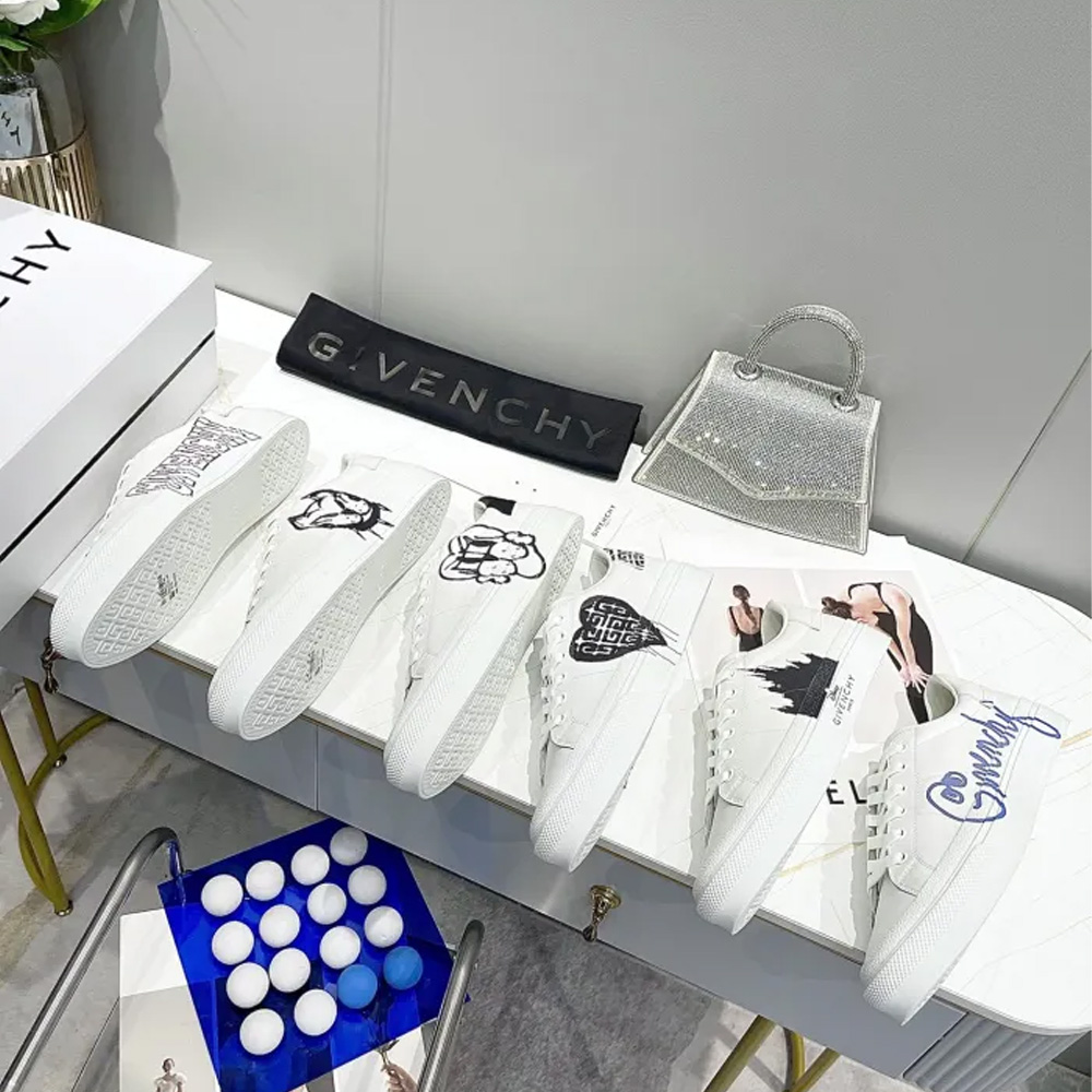 GIVENCHY 004 Casual shoes XM 023