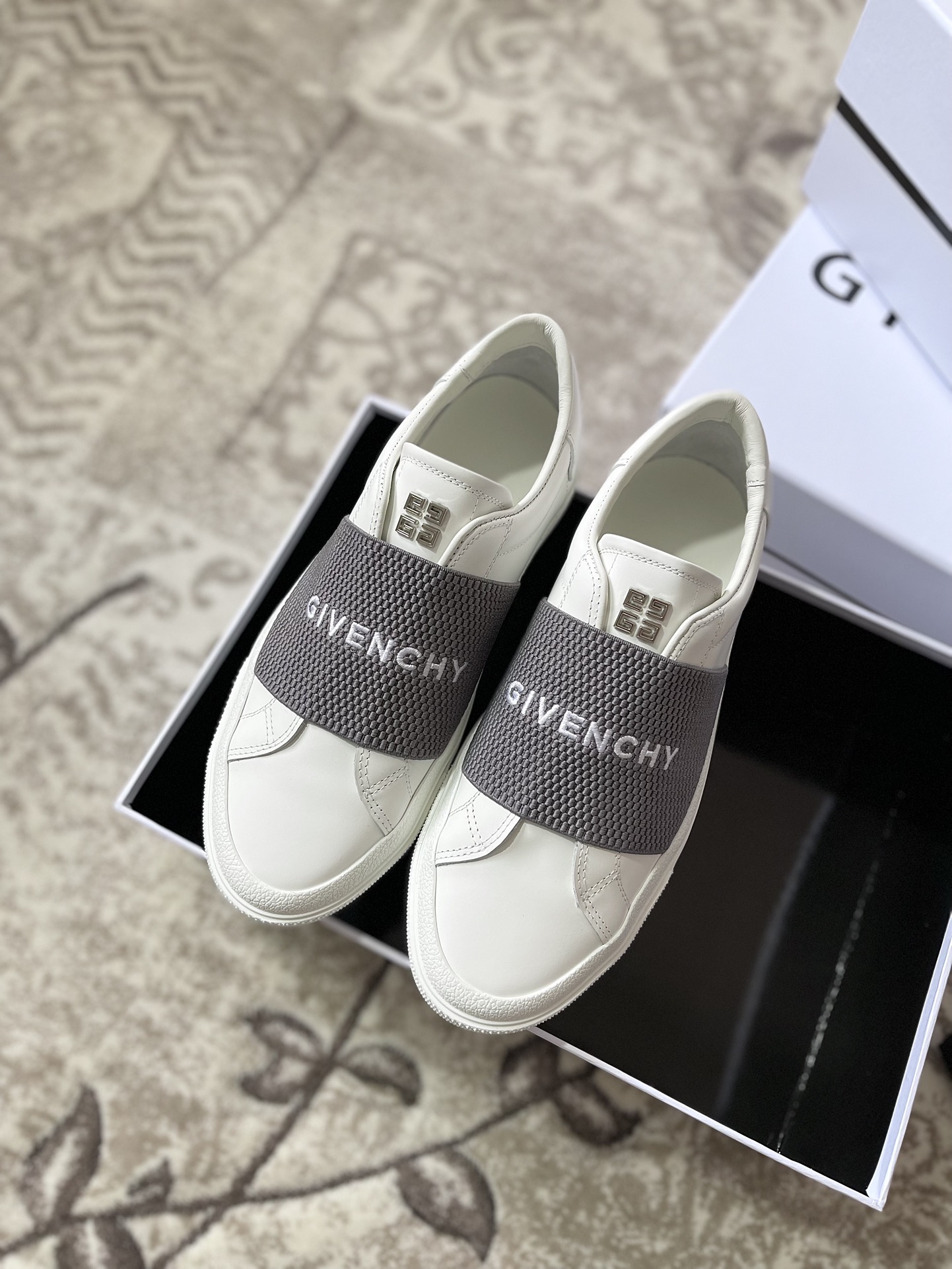 GIVENCHY 002 Casual shoes XM 003 01