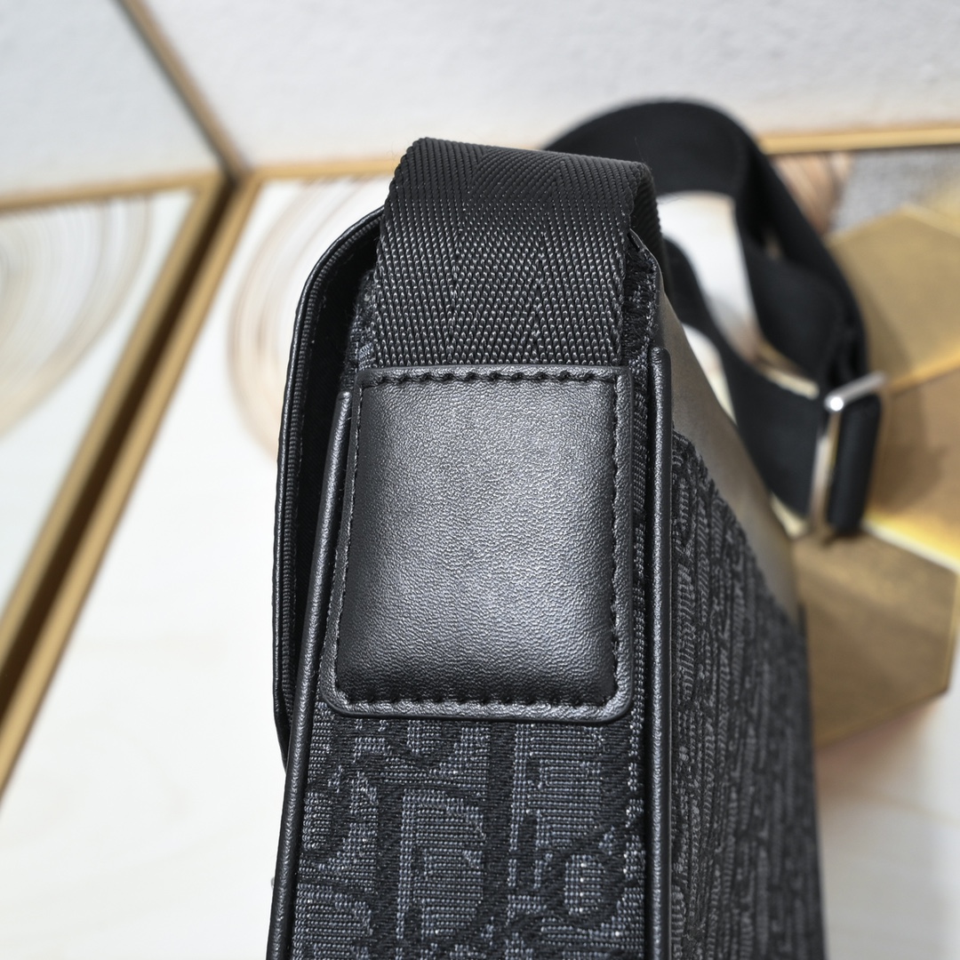 Dior Messenger Bag 4401 LM081 23cm