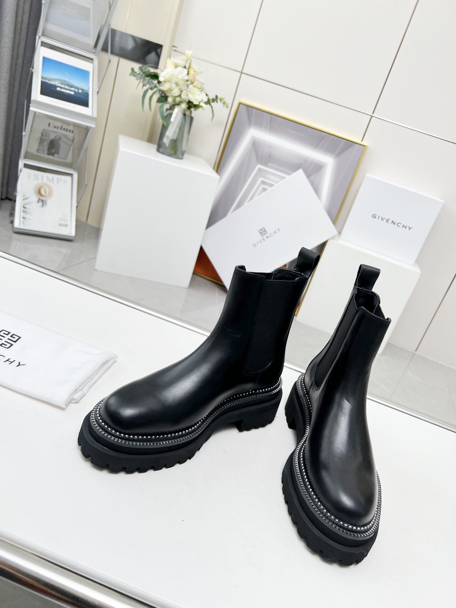 Givenchy 002 boots XM013004