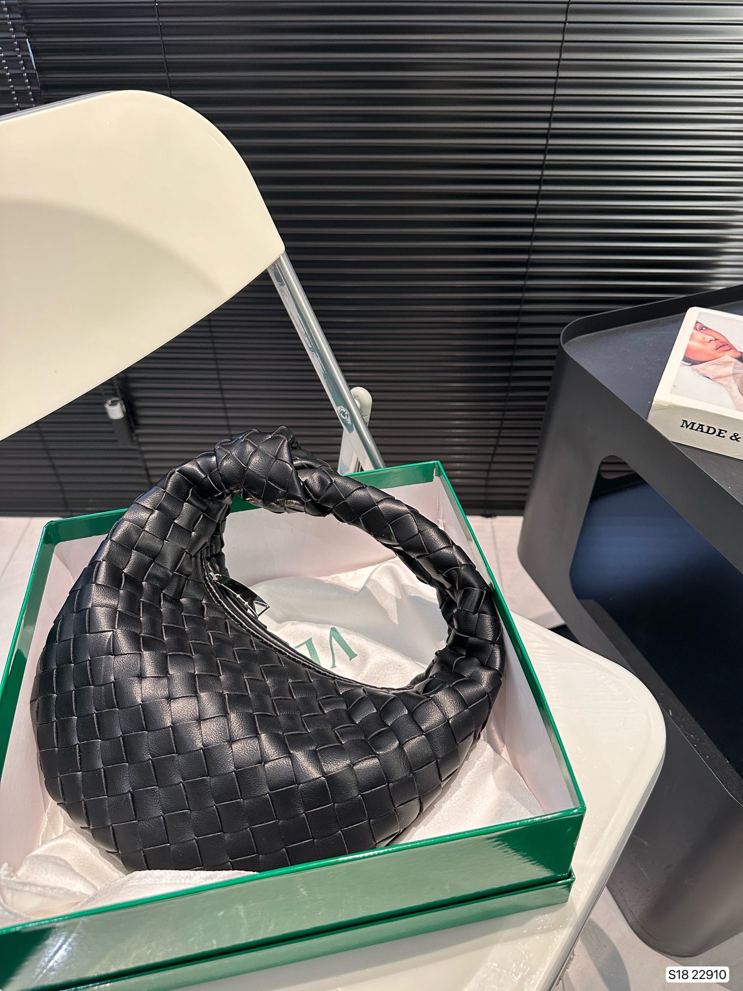 Bottega Veneta Handbag 22910 DB551 27cm