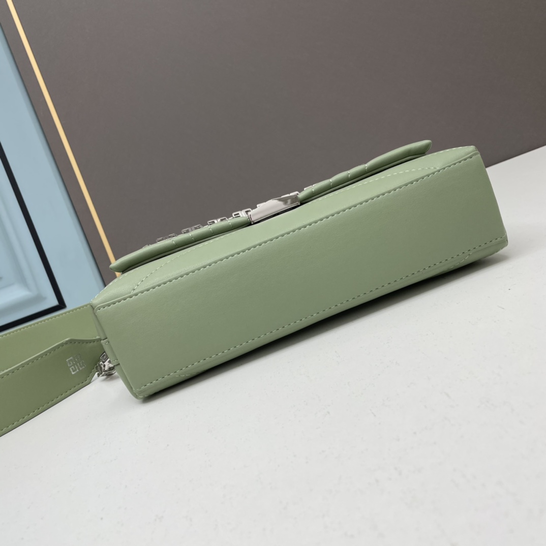 Small 4G Soft Chain Bag Green silver 8669 LM012 25cm