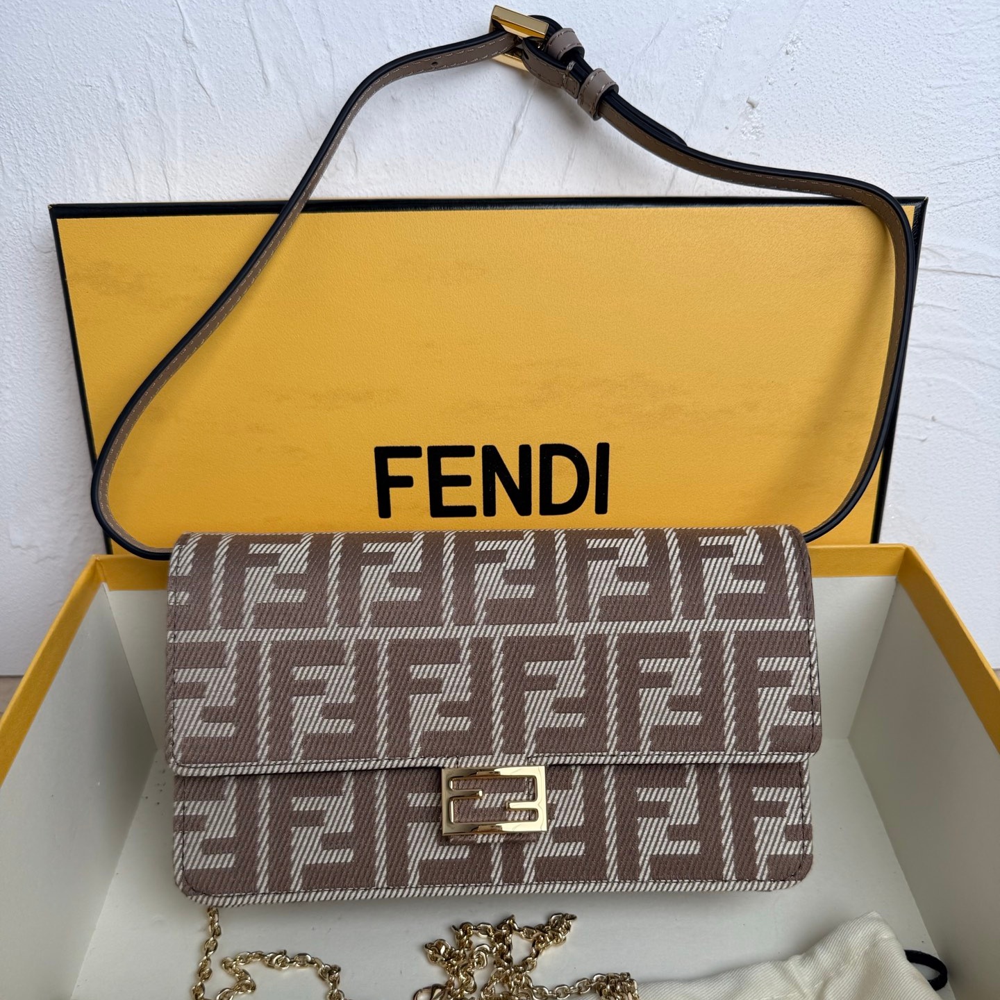 Fendi Shoulder Bag Ladies' Favorite