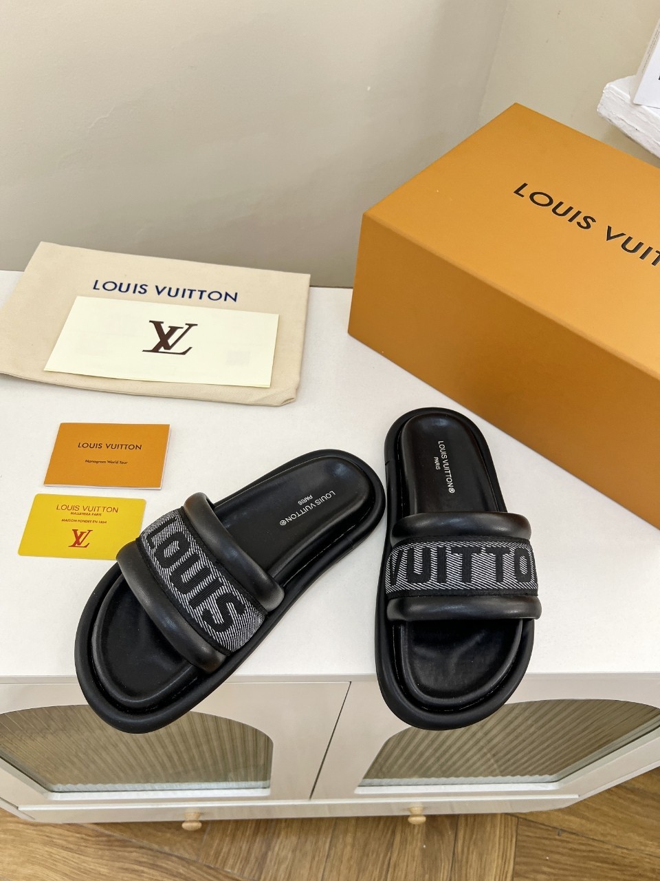 Louis Vuitton Shoes Spring and summer new couple slippers