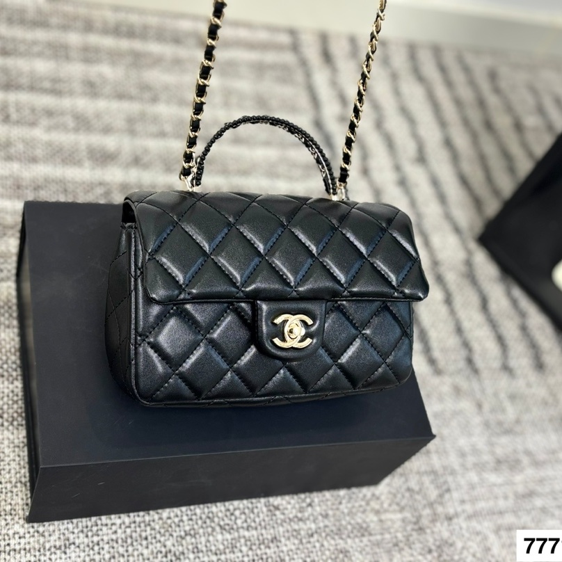 Chanel Shoulder Bag Ladies' Favorite