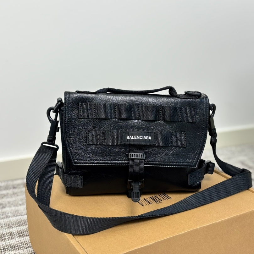 Balenciaga Shoulder Bag Ladies' Favorite