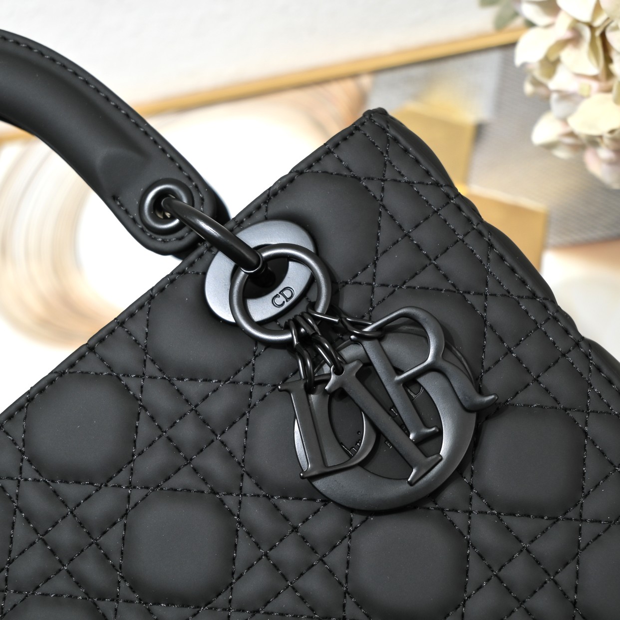 Medium Lady Dior Bag Black Matte 2022 LM071 24cm