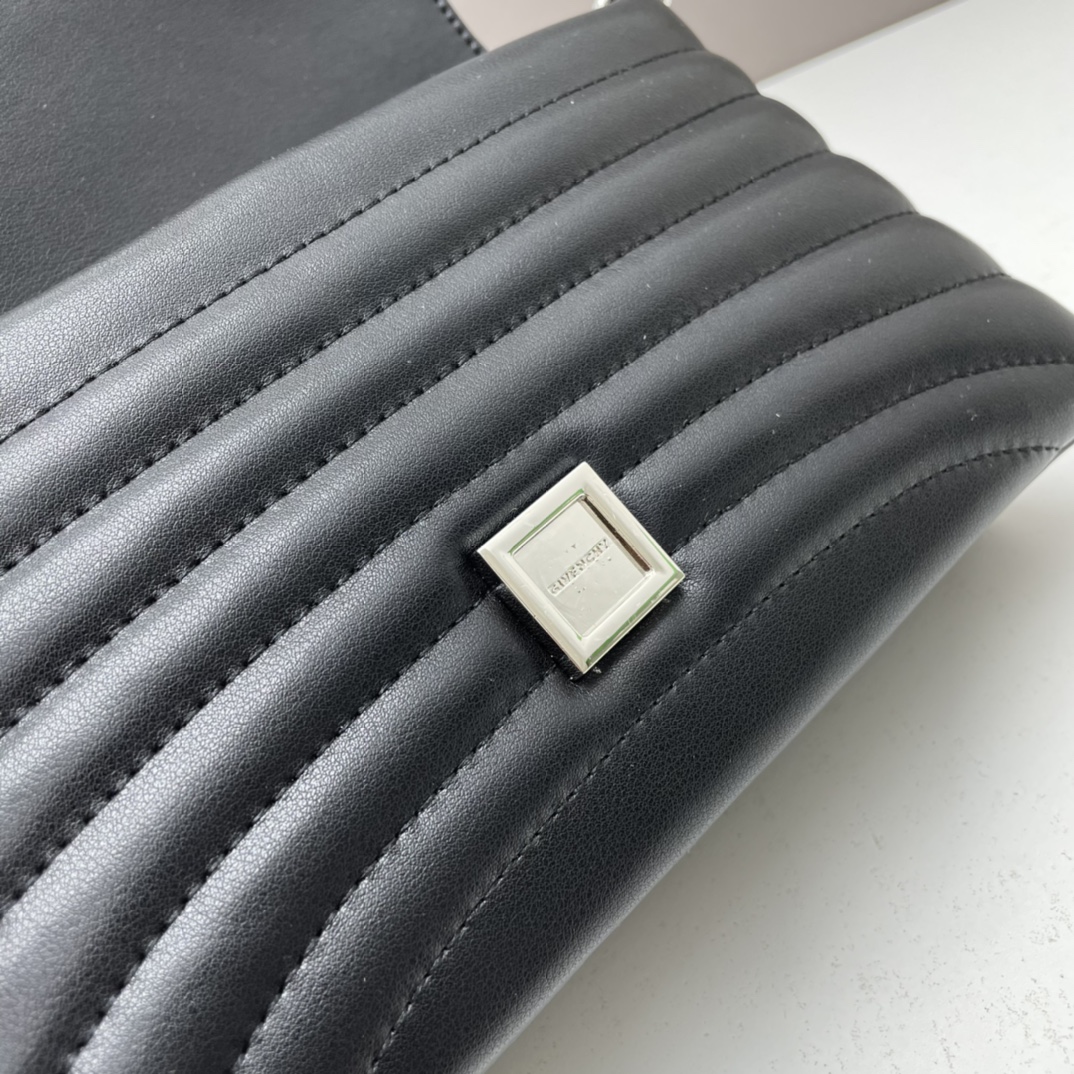 Small 4G Soft Chain Bag Black silver 8669 LM012 25cm