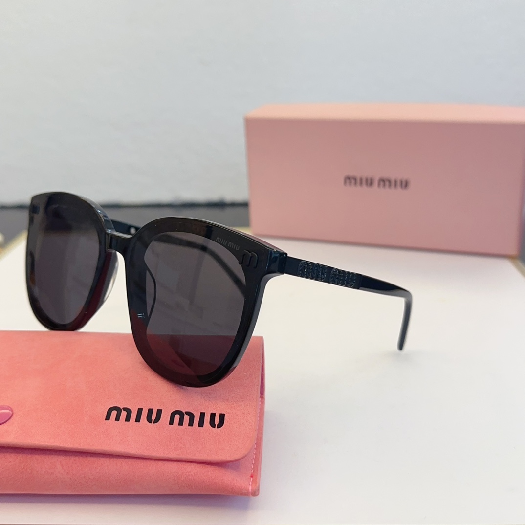 Miu Miu Sunglasses SMU 20S SM061