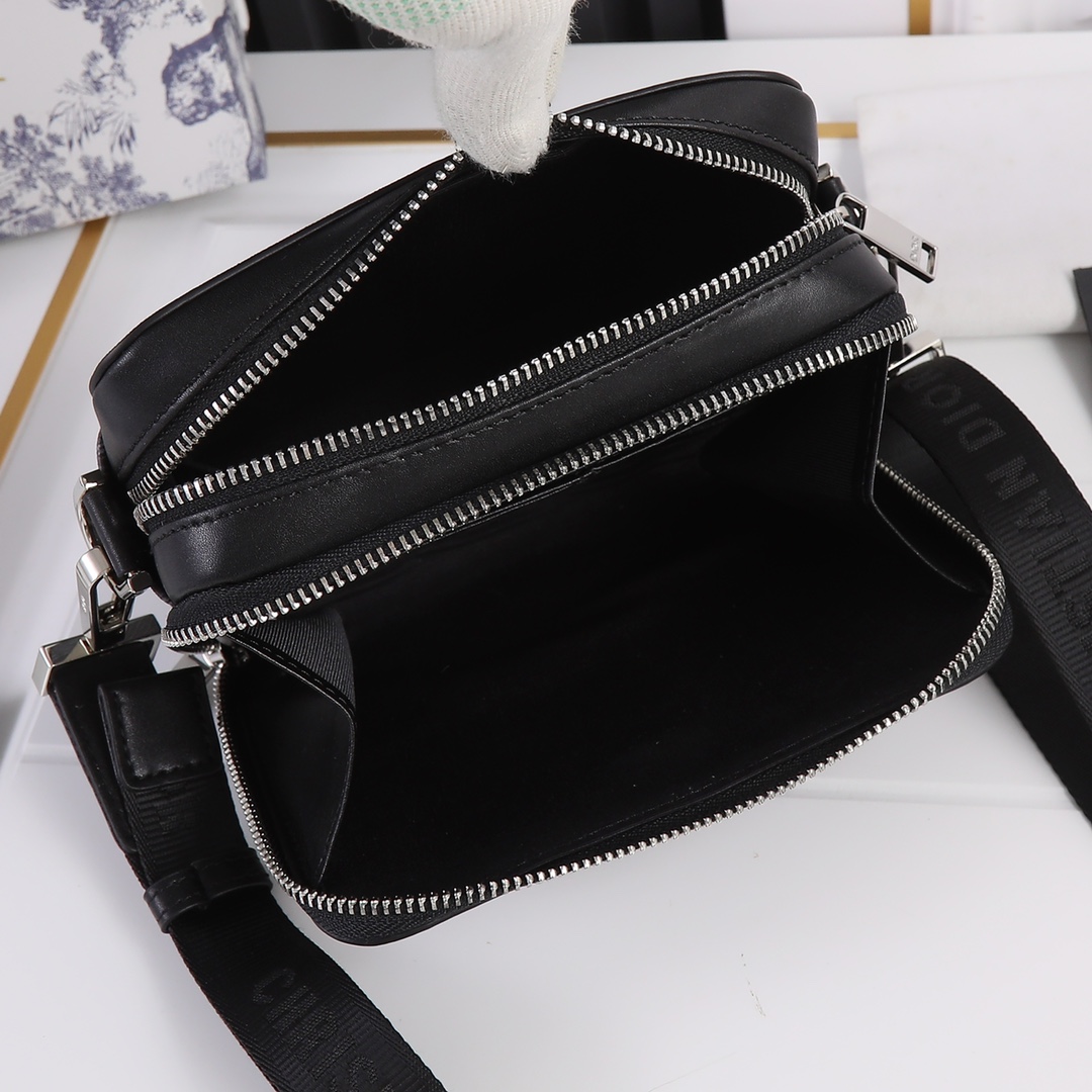 Pouch With Strap Black CD-1111 XB081 17cm