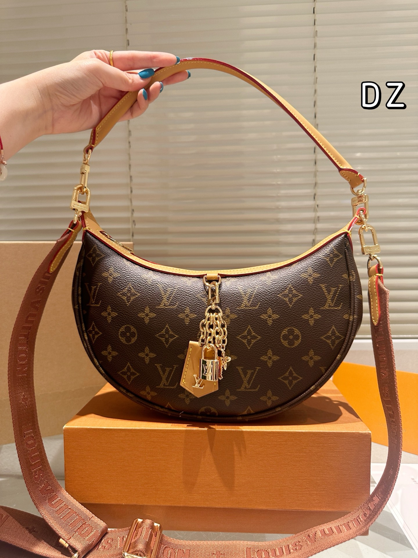 LV Looping Bag 102 DB532 28cm