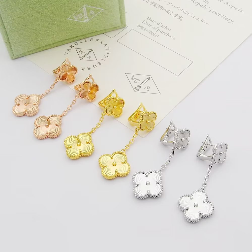 Van Cleef & Arpels Jewelry Earring Four-leaf clover double-eared car flower
