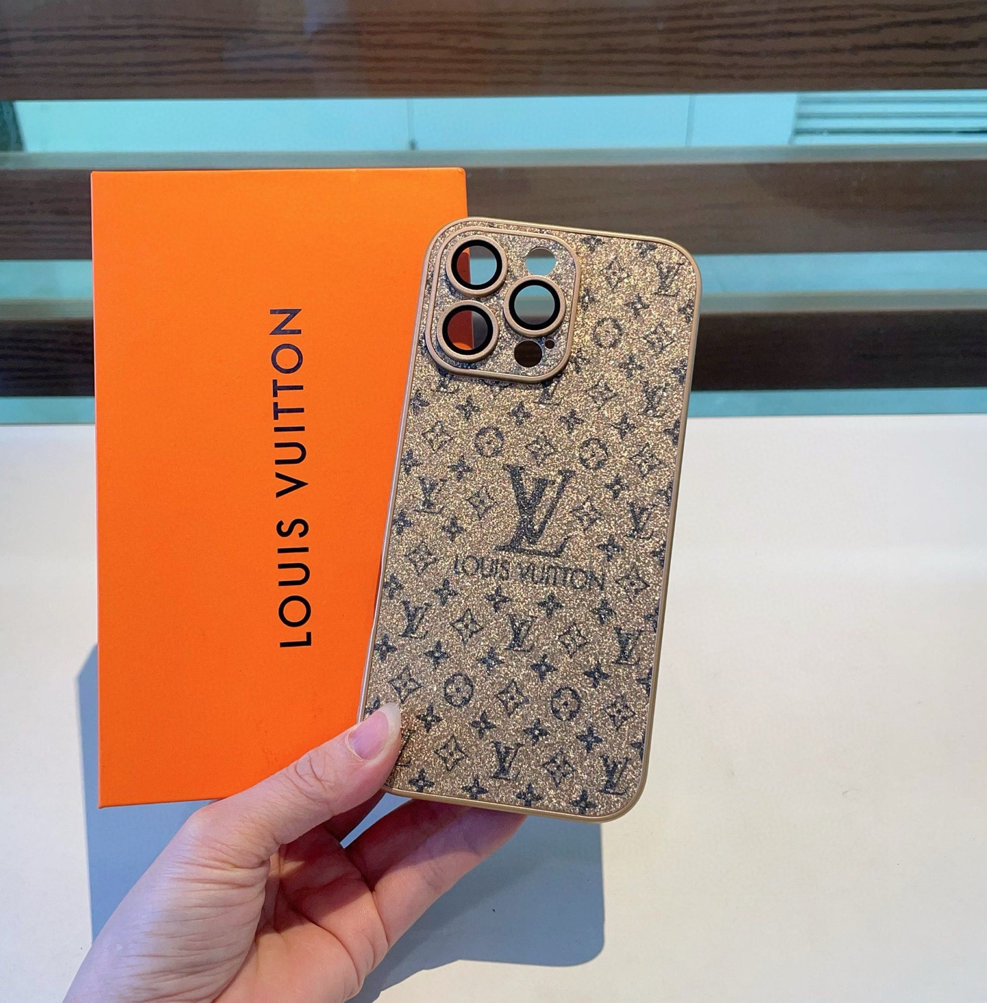 Louis Vuitton Phone Case Electroplated Matte Feel All-Around Phone Case Accessories