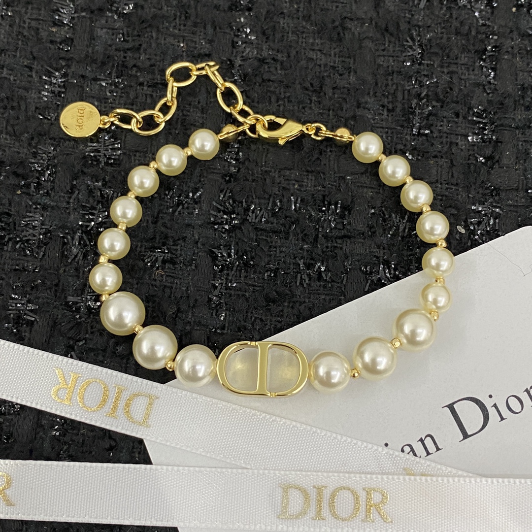Dior Jewelry Bracelets String Pearl Design