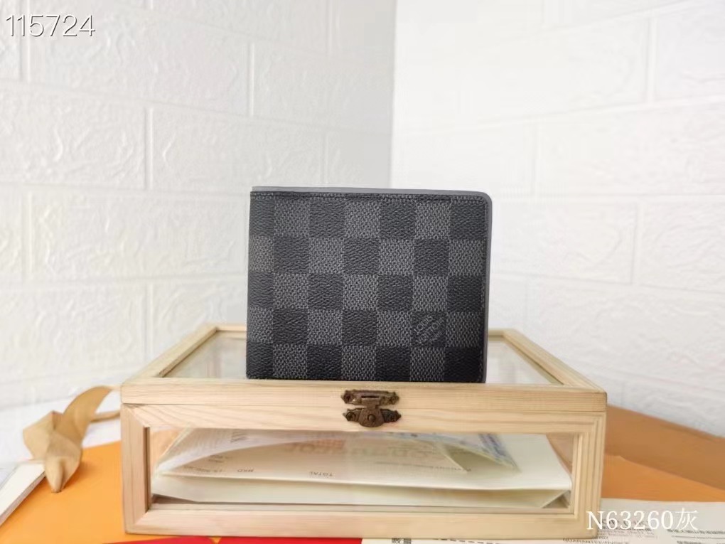 LV Wallet M63260 LM06 12cm
