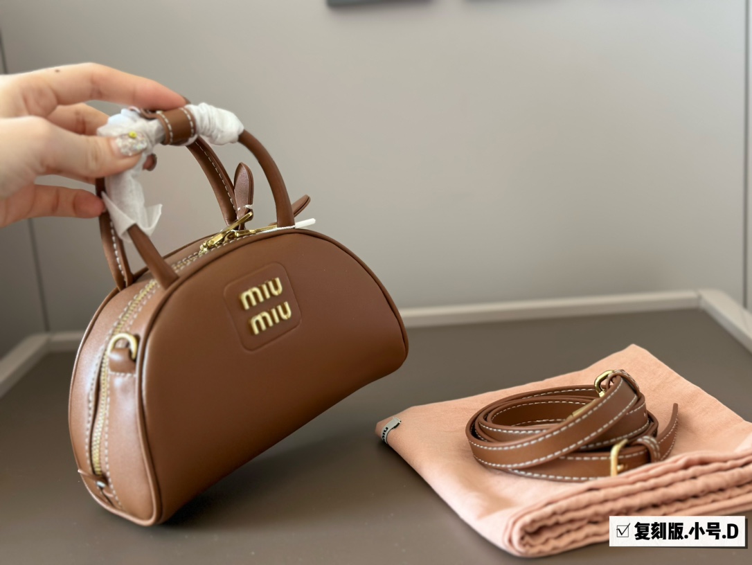 Miu Miu Handbag 009 LLS571 17cm