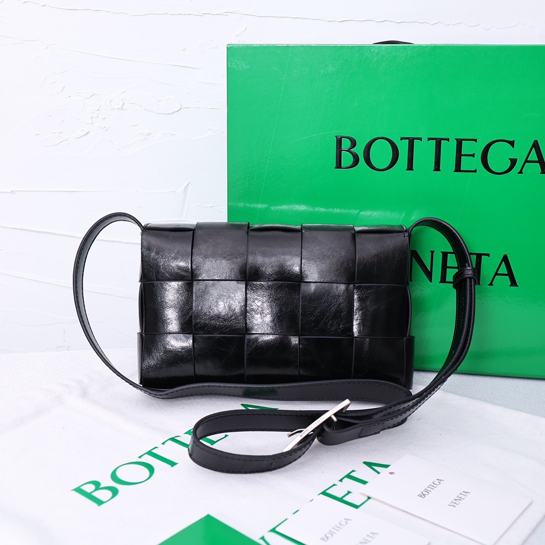 Bottega Veneta Shoulder Bag Ladies' Favorite