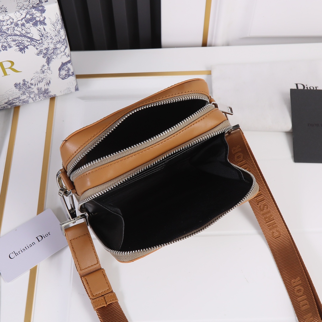 Pouch With Strap Brown CD-1111 XB081 17cm