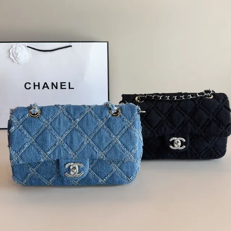 Chanel Shoulder Bag 037 DB051 23cm