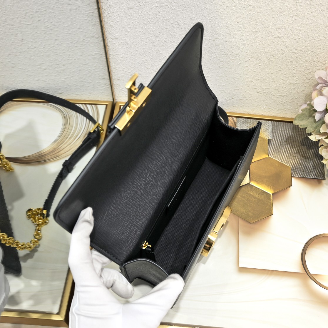 30 Montaigne Chain Bag Black 1005 XB081 25cm