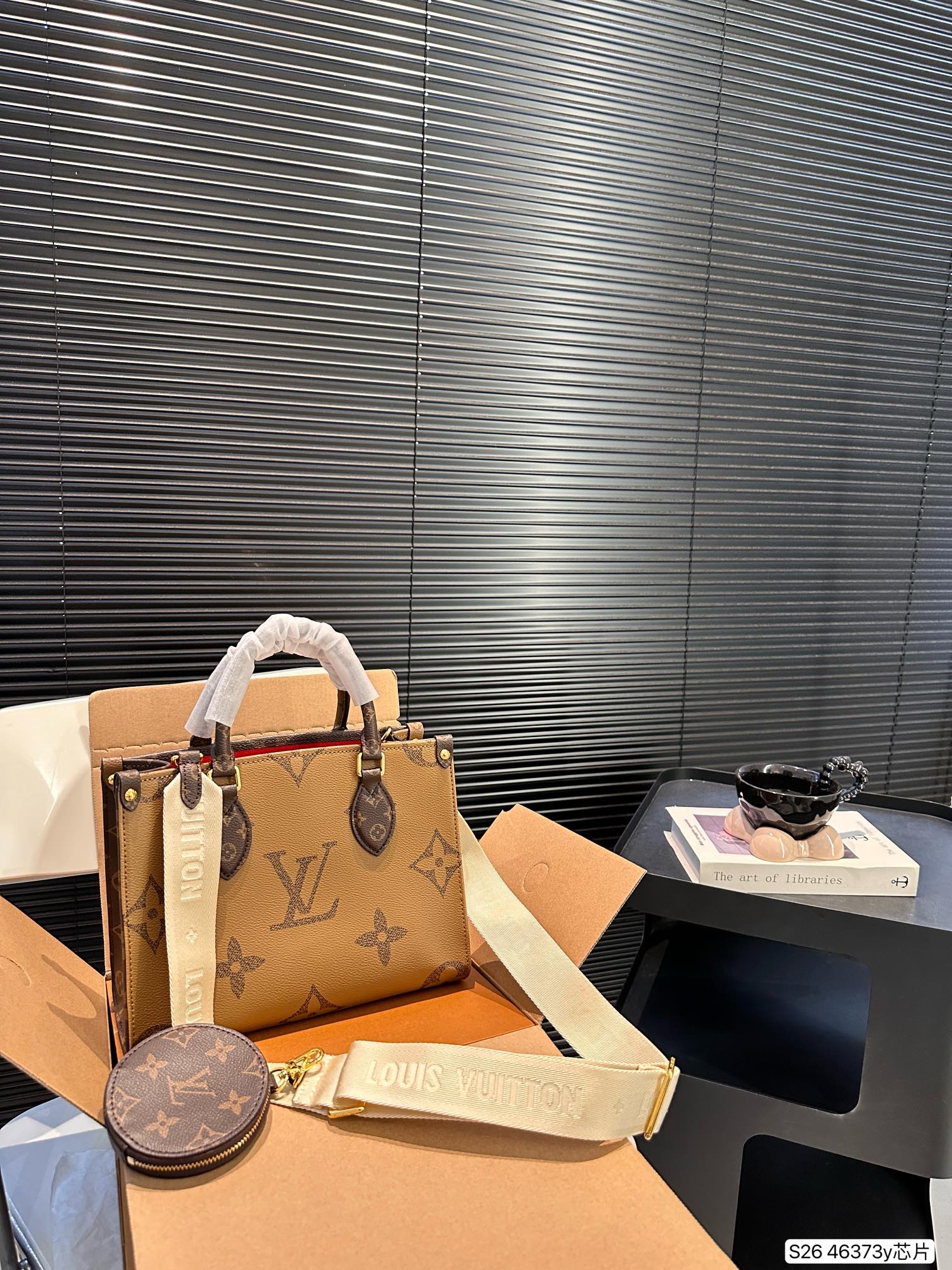 LV Onthego Tote 46373 LLS591 25cm