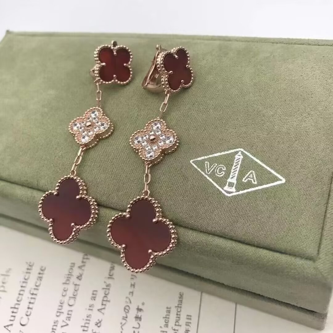 Van Cleef & Arpels Jewelry Earring Fritillaria trifoliata with four-leaf clover