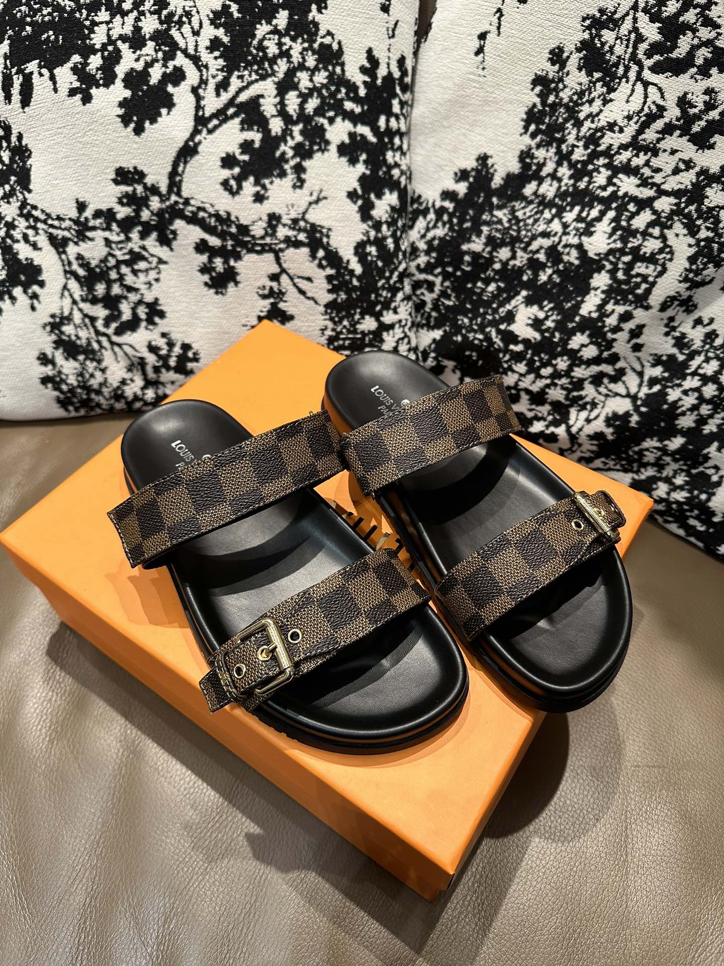 Louis Vuitton Shoes Chess grid couple slippers