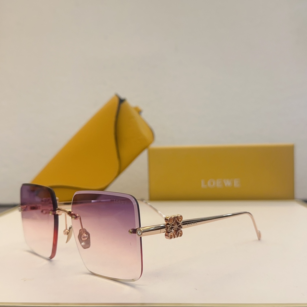 Loewe Sunglasses LW5091S SM051