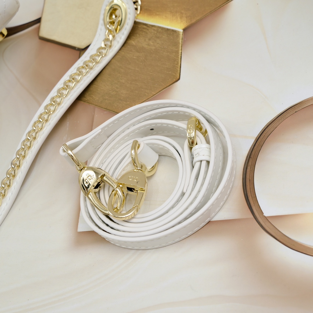 Mini Lady Dior Bag White patent leather CD2025 XB071 17cm