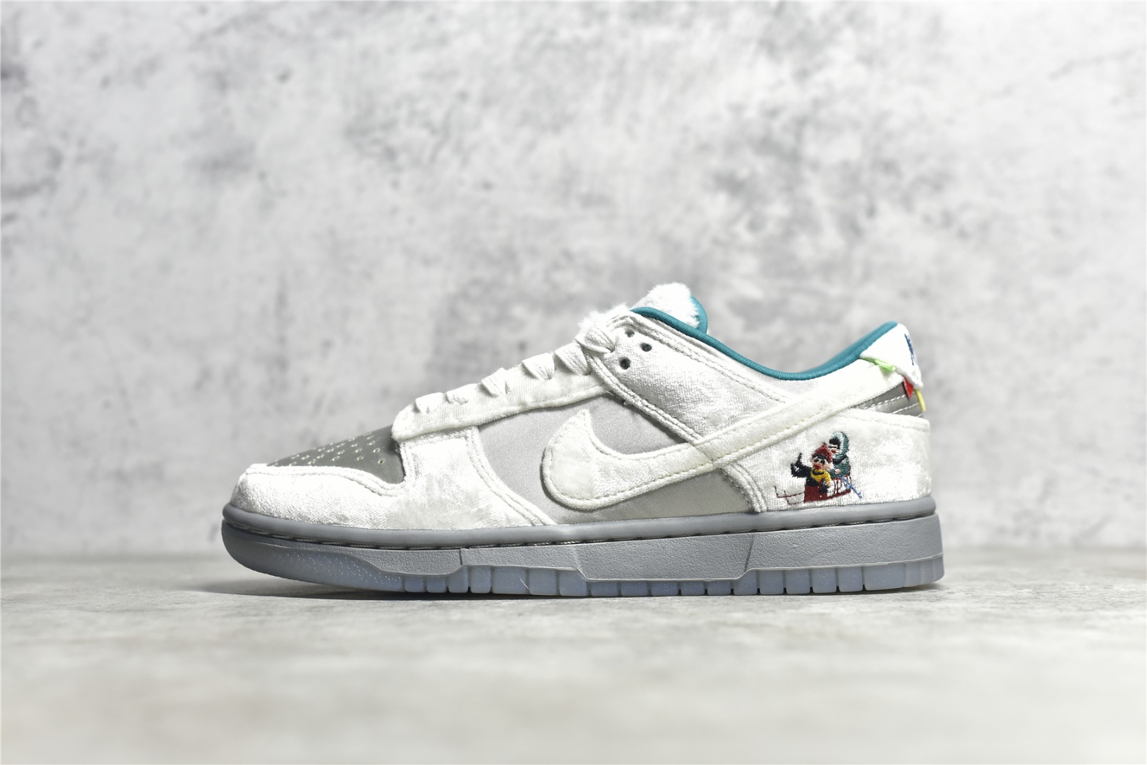 NK Dunk Low  Ice  DO2326-001
