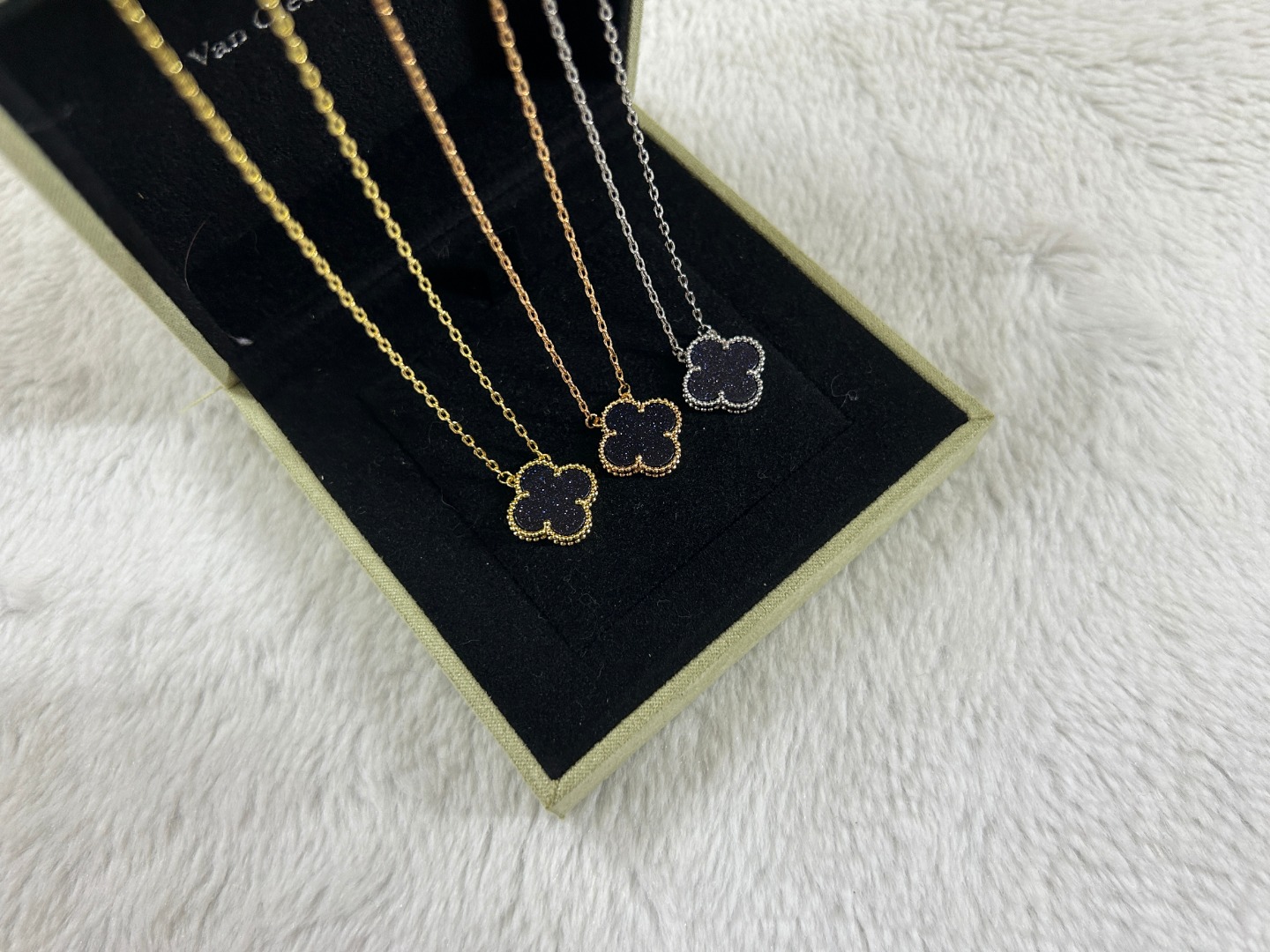 Van Cleef & Arpels Jewelry Necklace Magic colored stone necklace