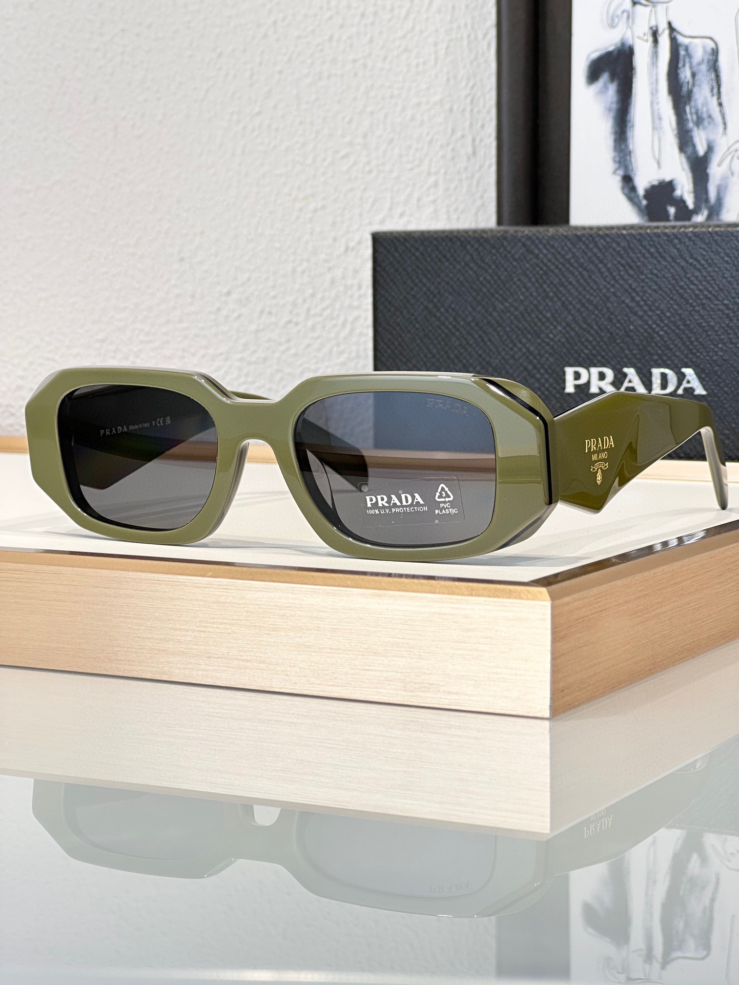 Prada Sunglasses SPR17w SM051