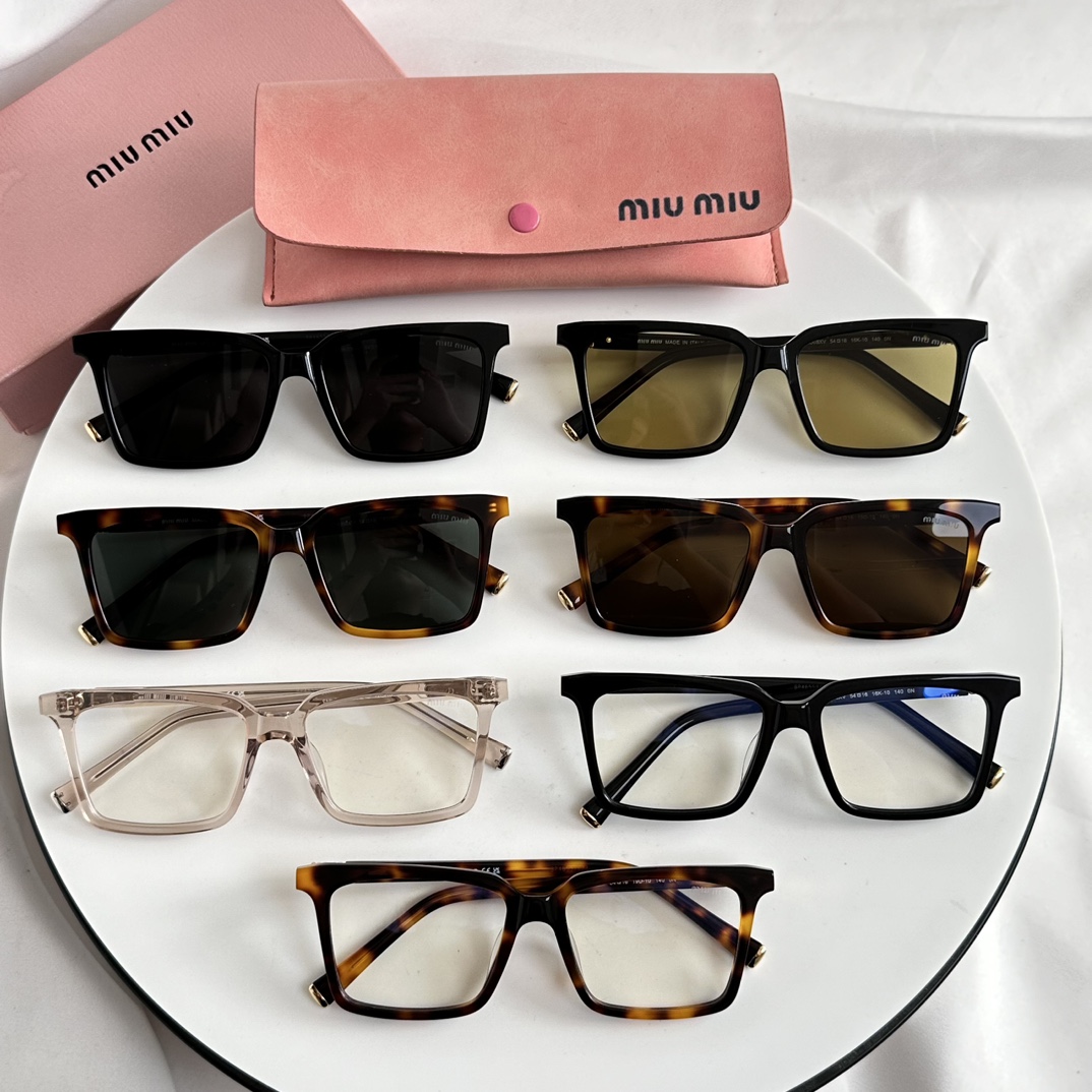 Miu Miu Sunglasses SMU08XV SM011