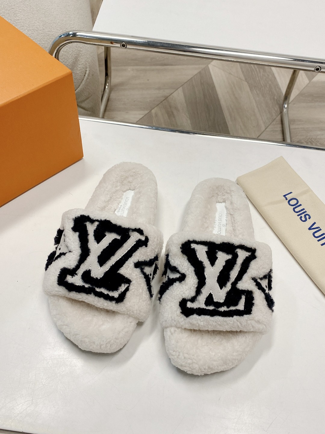 Louis Vuitton (35-41) shoes PASEO FLAT LV003