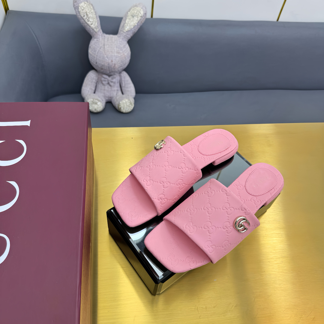 Gucci Shoes Embossed double G women's slippers
