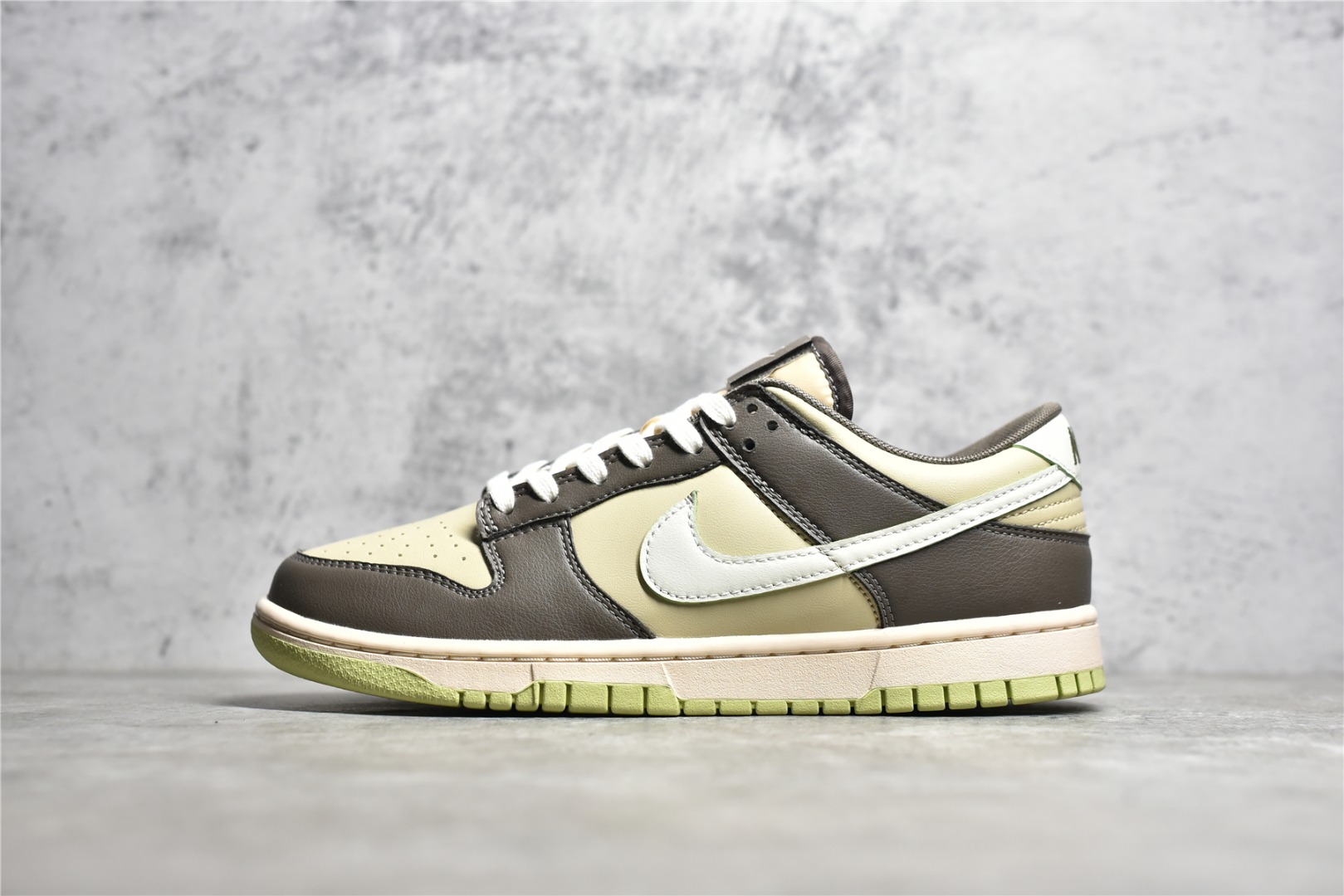 NK Dunk Low  Velcro Tongue  FB4960-210