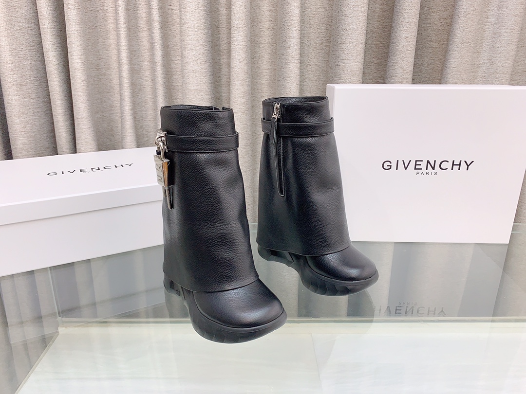 Givenchy 007 boots XM027