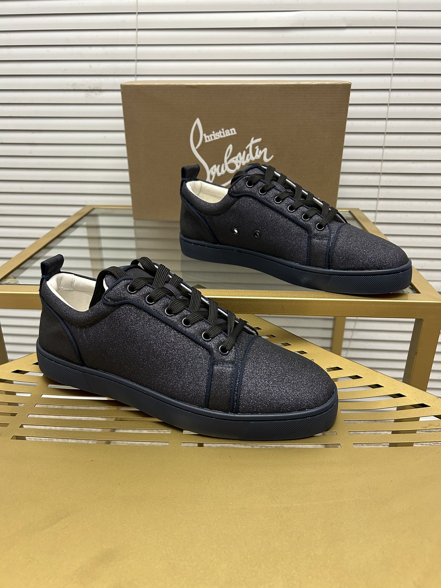 Christian Louboutin 032 Casual shoes HL003
