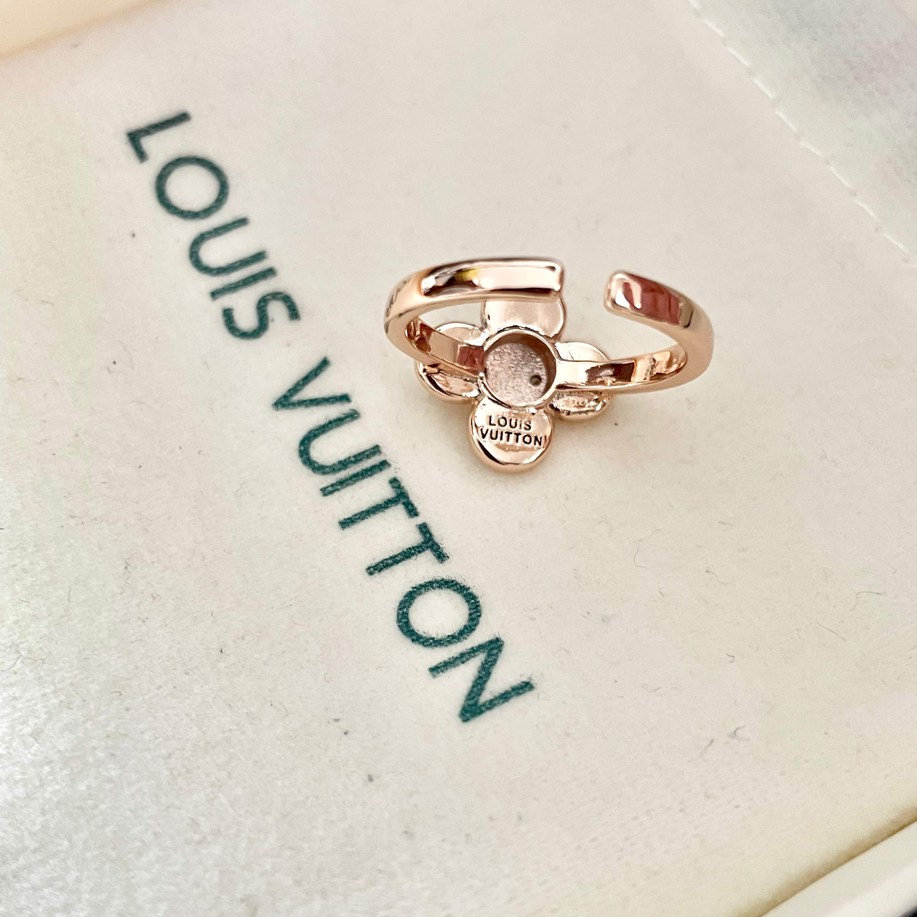 Louis Vuitton Jewelry Rings Imported diamond four-leaf clover