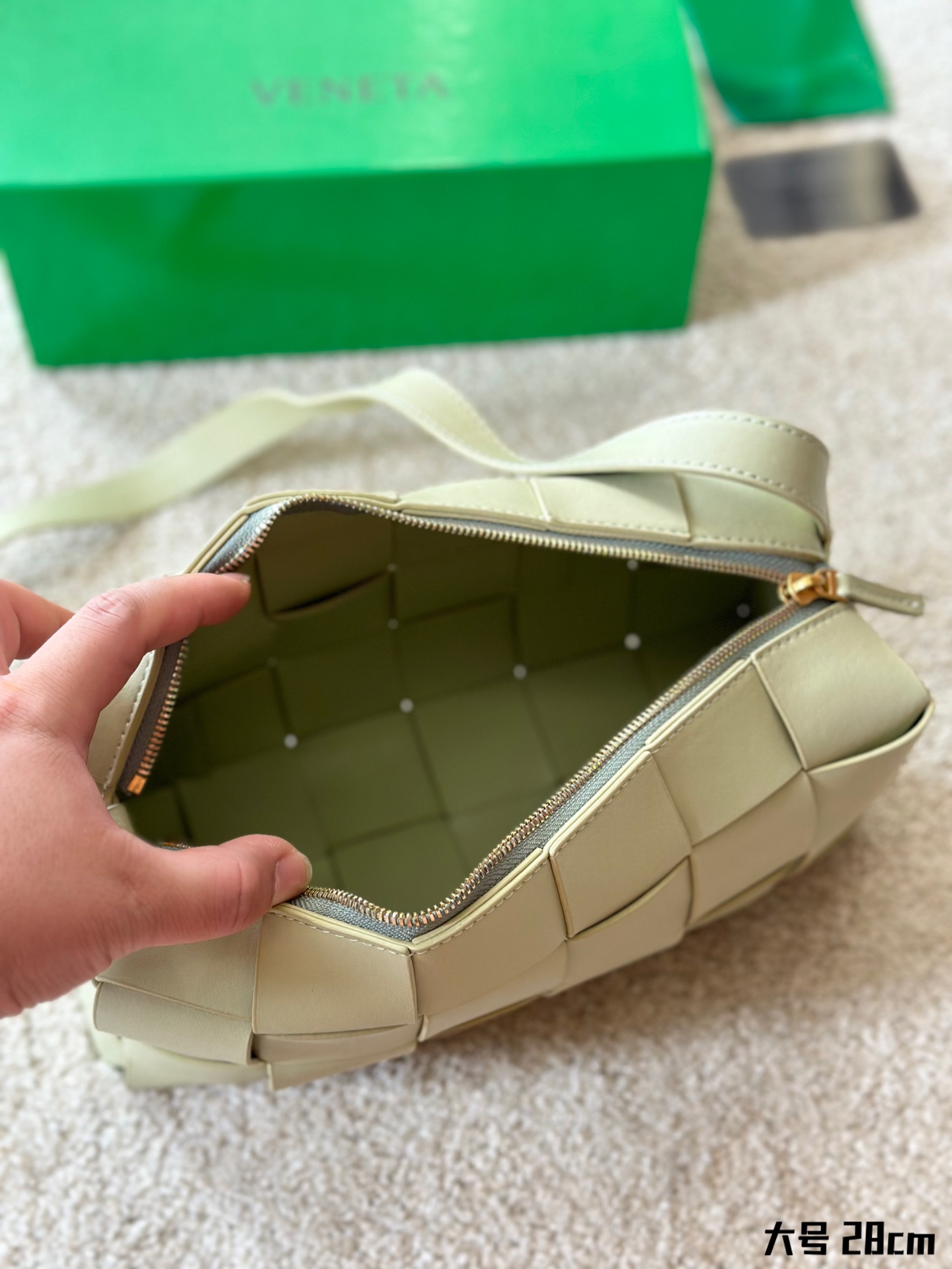 Bottega Veneta Cassette Bag 004 DB551 28cm