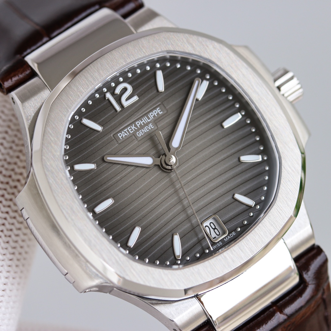 PATEK PHILIPPE NAUTILUS 7118 35.2mm