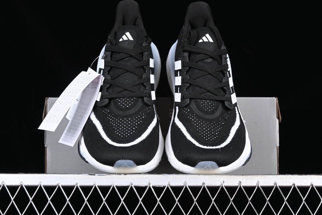 Ad Ultra Boost Light 23 Black HP9203 XM542