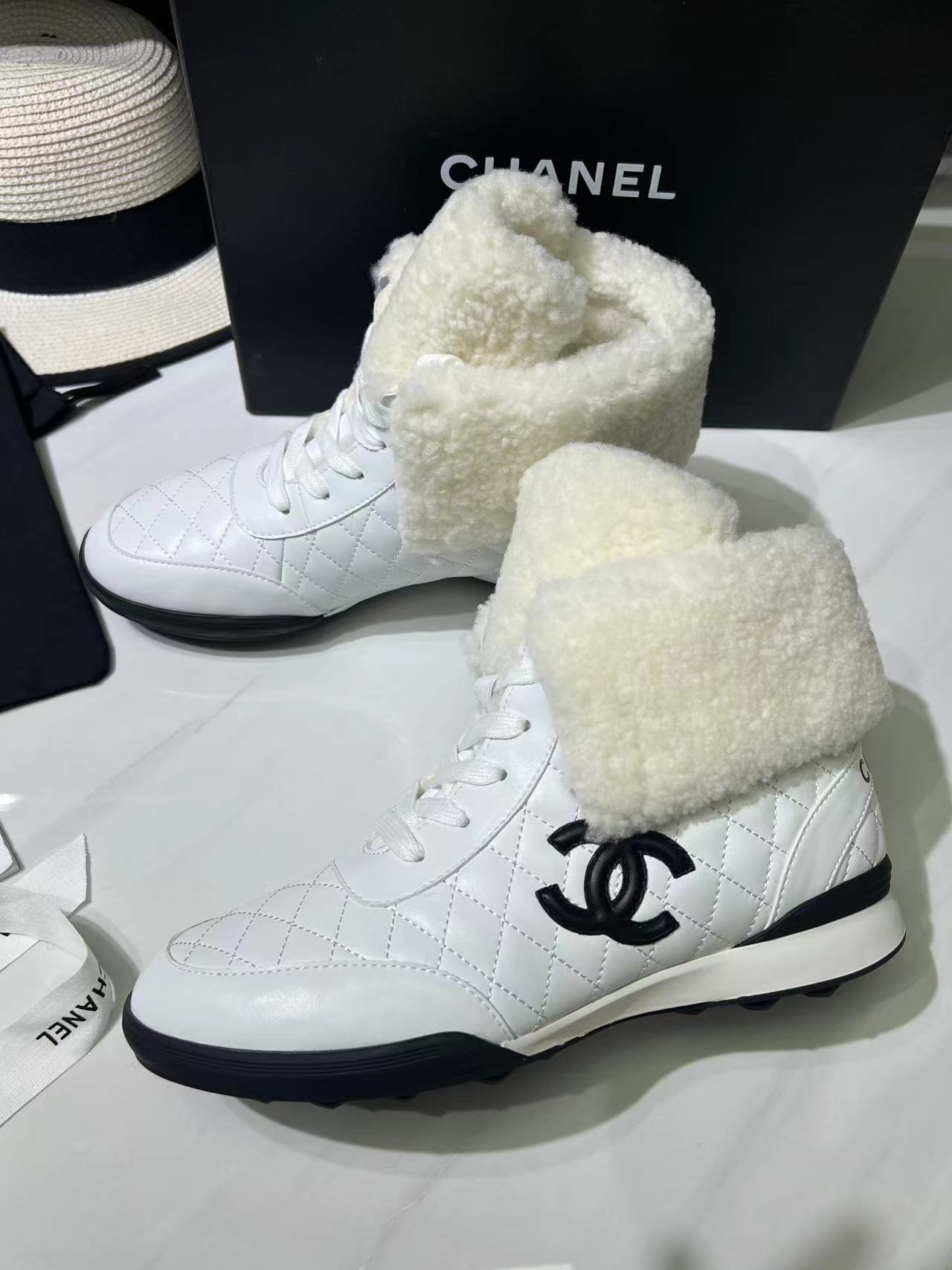 Chanel 022 Casual shoes XM053