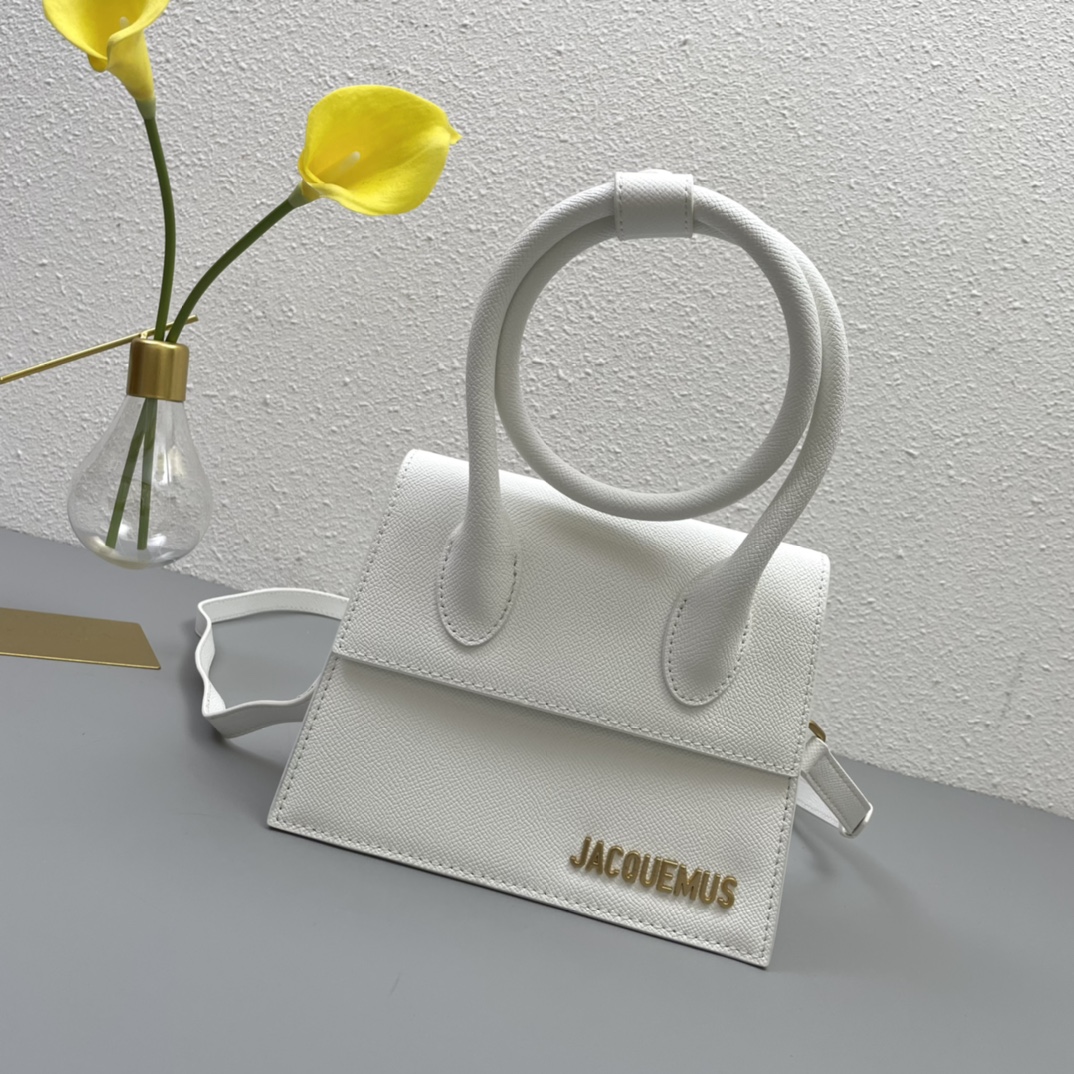 JACQUEMUS 2023 22PJ551