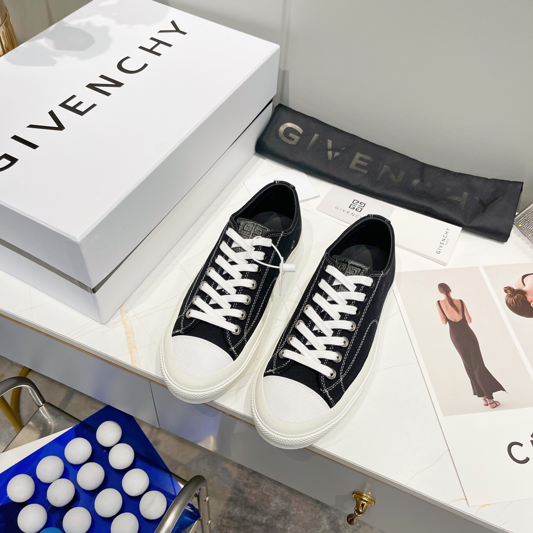 GIVENCHY 006 Casual shoes XM 003