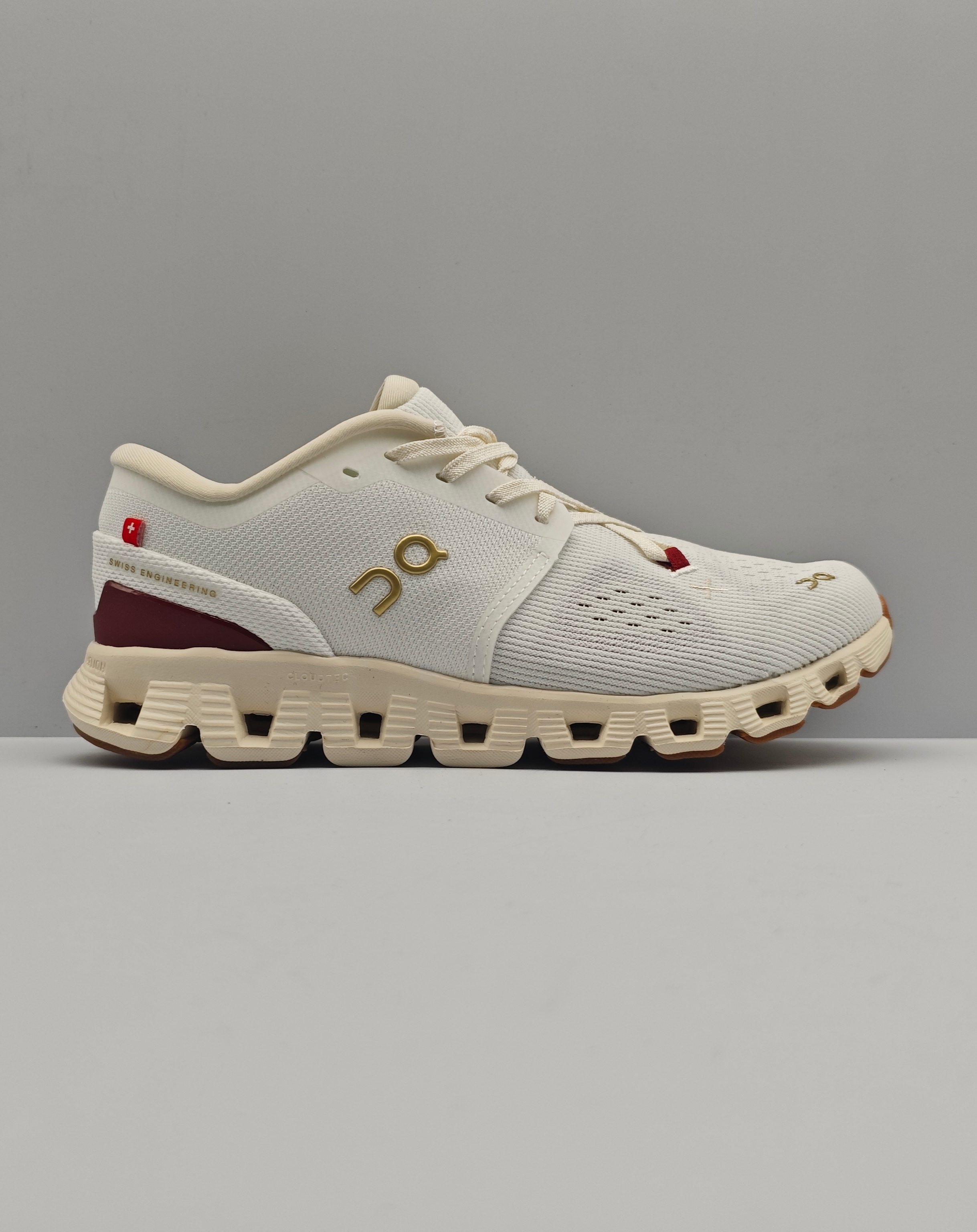 On Cloud Sneakers Sports shoes ON Cloud X4