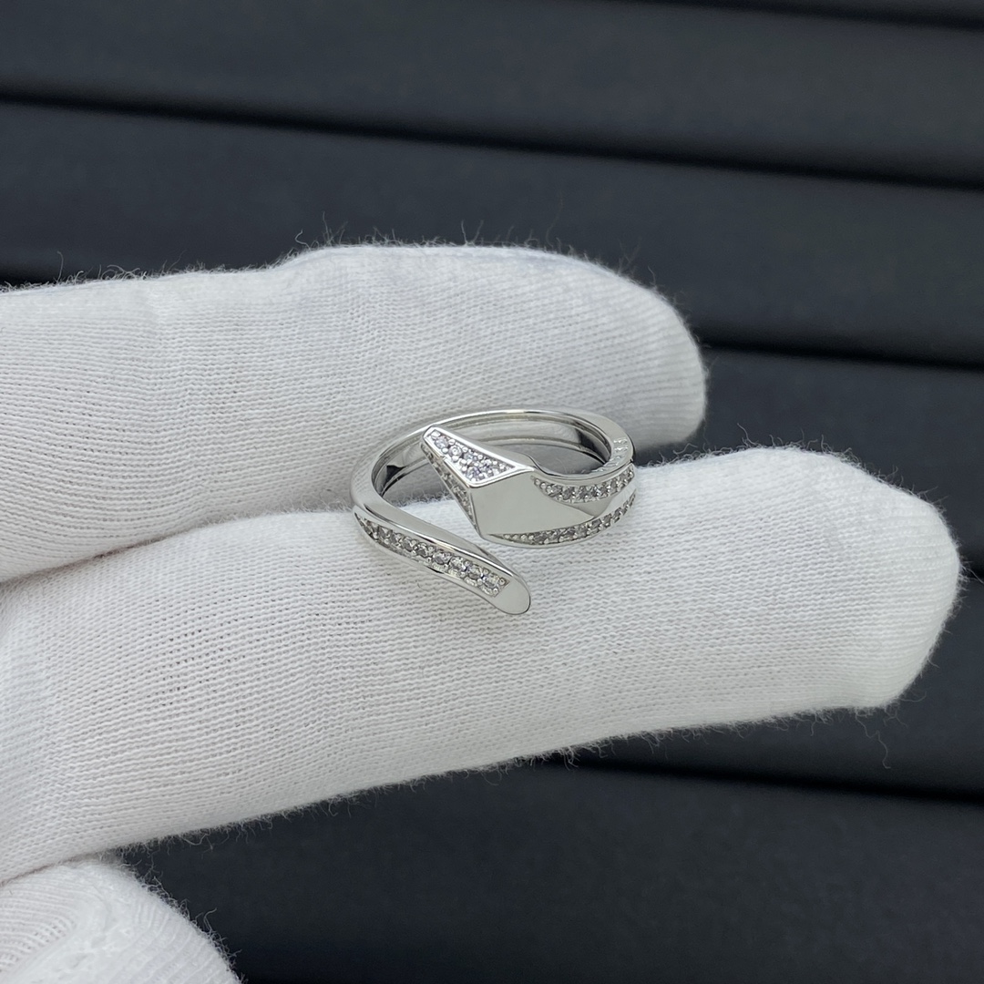 Prada Jewelry Rings Serpentine Fine Drill Design