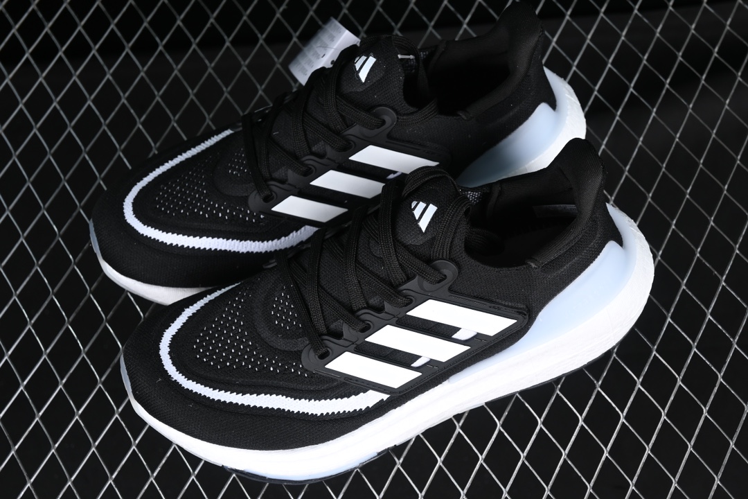 Ad Ultra Boost Light 23 Black HP9203 XM542